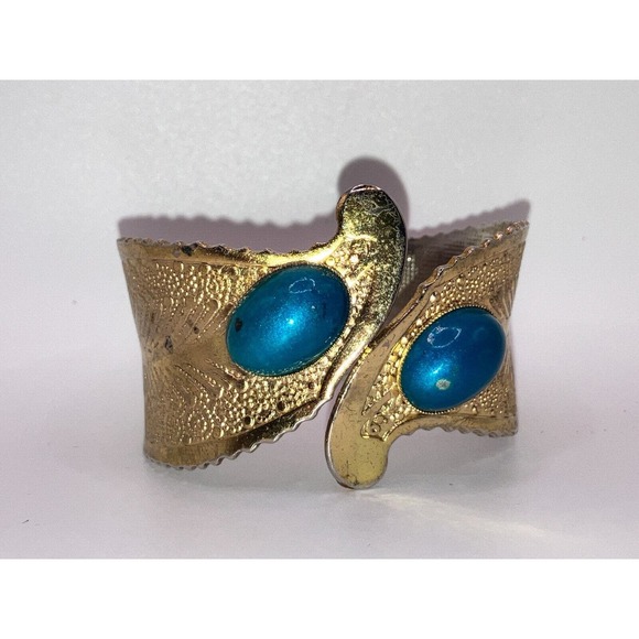 Vintage Faux Turquoise Silver-Tone Cuffs Hinge 2.25 Inch Wide Bracelet! - Picture 5 of 9